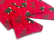 Load image into Gallery viewer, Christmas Dog Bandanas 5 Festive Designs In 4 Sizes 100% Cotton