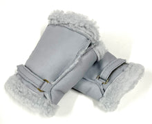 Load image into Gallery viewer, 100% Genuine Sheepskin Fingerless Gloves Mittens In Various Sizes And Colours Made In The UK